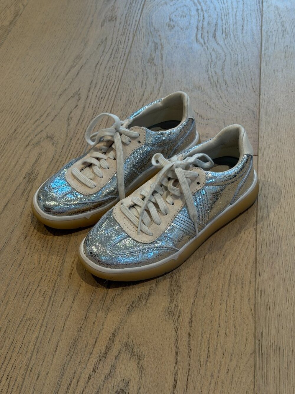 Vionic City Walk Sneakers in Metallic Silver